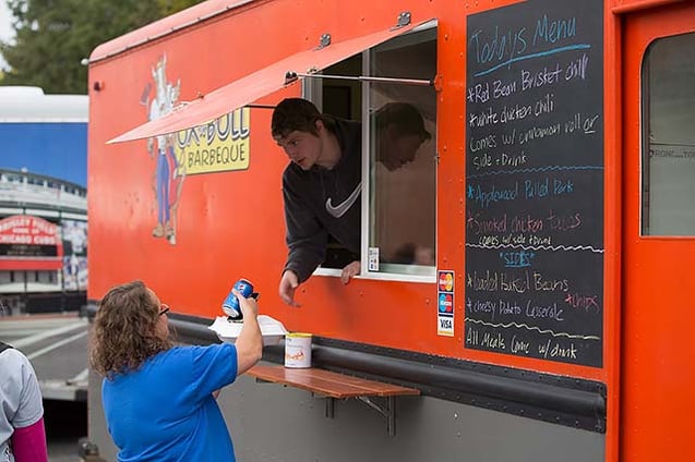 Ox N Bull BBQ food truck serving Nebraska Methodist students, faculty and staff with barbeque and drinks