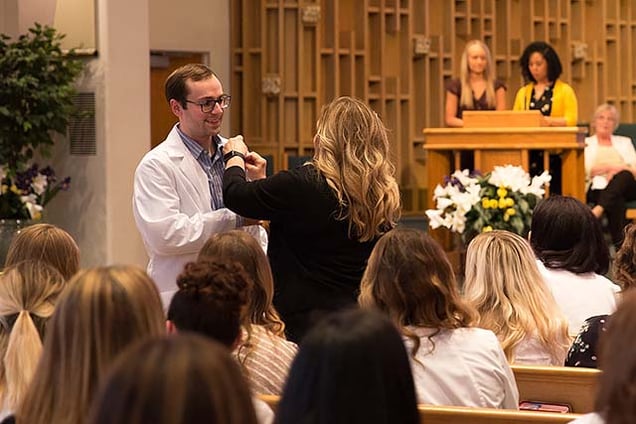A student nurse is pinned at the 2018 NMC Pledging Ceremony.
