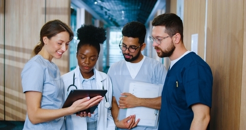 The Difference Between a Clinical Nurse Specialist (CNS) vs. Nurse ...